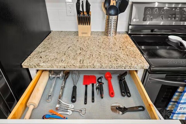 Building Photo - 3 Ryecroft Ln