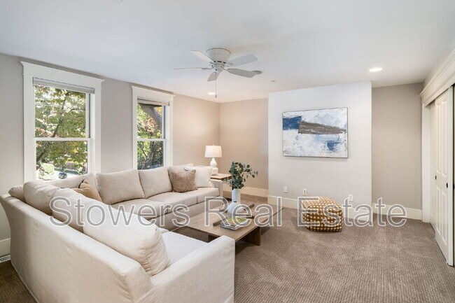 Building Photo - 775 Kirkcrest Rd