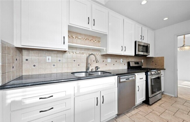 Building Photo - 330 Cordova St