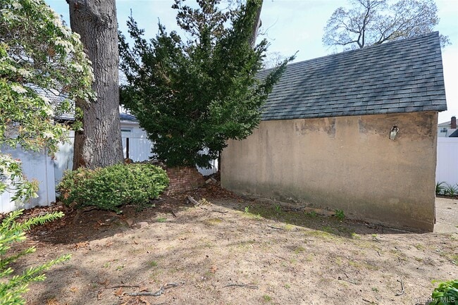 Building Photo - 987 Kings Pkwy