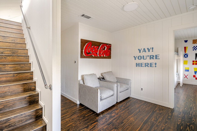 Building Photo - 907 S Cove Dr
