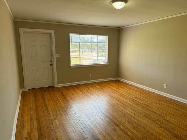 Building Photo - COMPLETLY RENOVATED 3-Bedroom