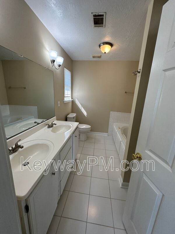 Building Photo - 221 Taylor Cir