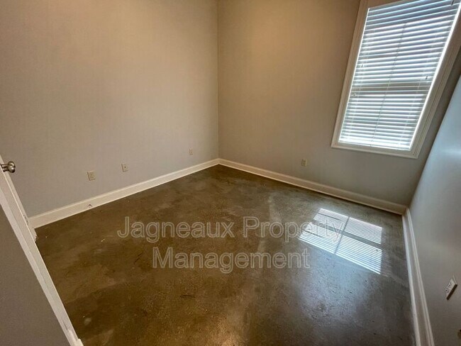 Building Photo - 107 Hargrave Dr