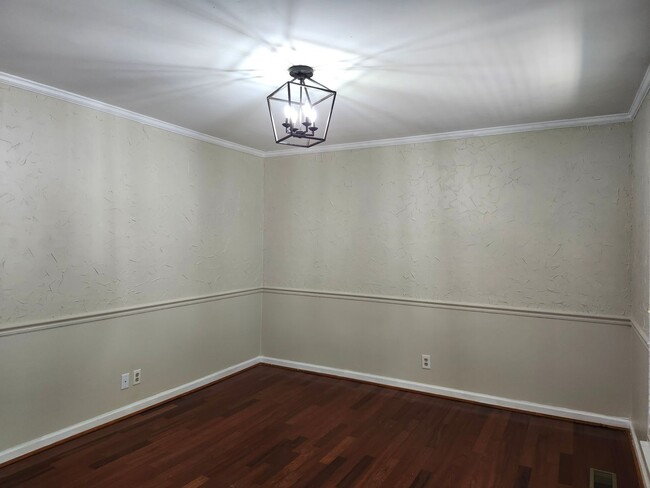 Building Photo - Spacious 4 bedroom 2 bath home in North HI...