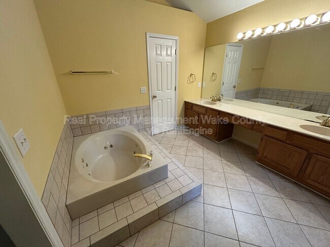 Building Photo - 106 Oak Spring Ct