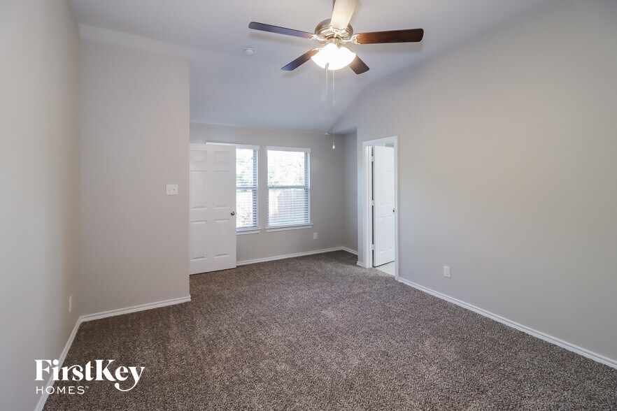 Building Photo - 2520 Doe Run