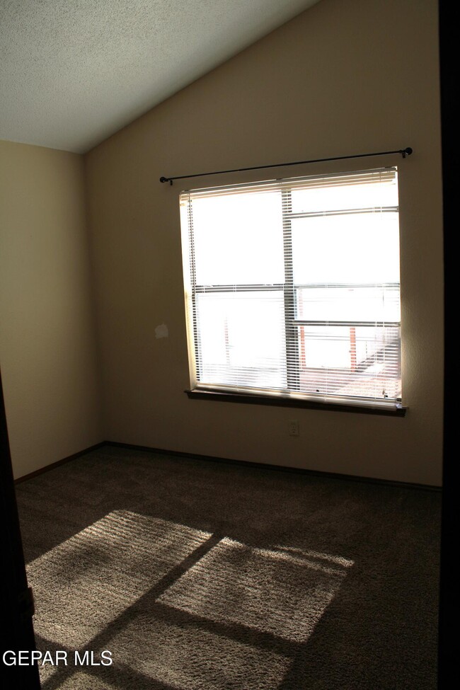 Building Photo - 1719 Bogart Pl
