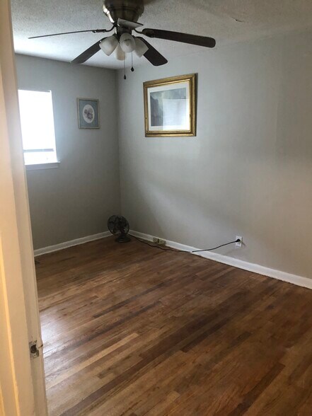 Building Photo - 104 Santeelah St