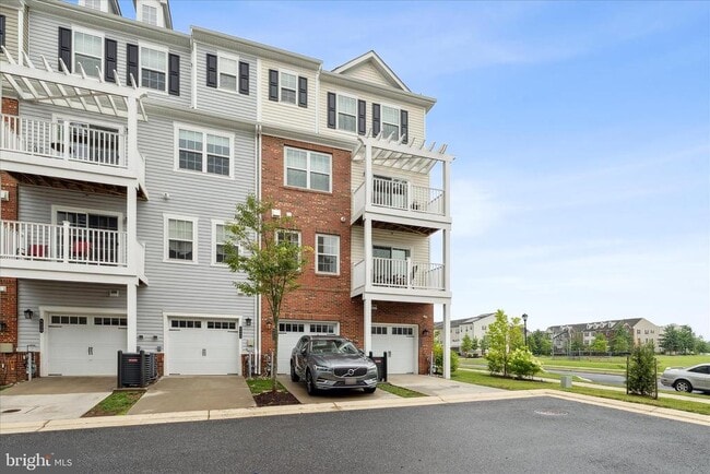 Building Photo - 9454 James MacGowan Ln