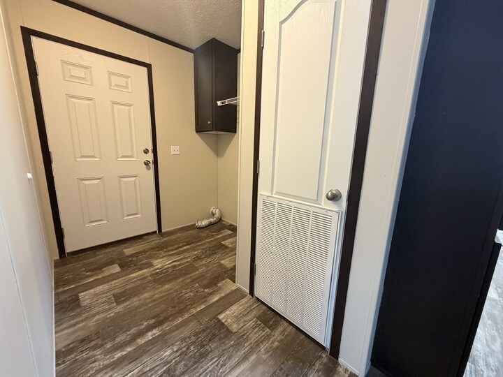 Building Photo - 16011 Villaire Ave
