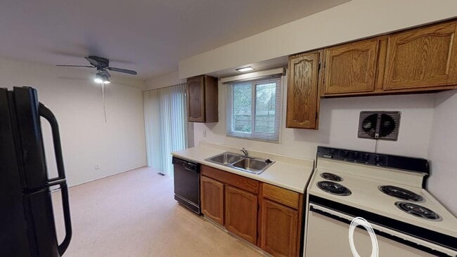 Building Photo - Multnomah Village - Single Level, Large Ya...