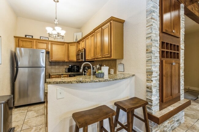 Building Photo - 1111 W 46th St