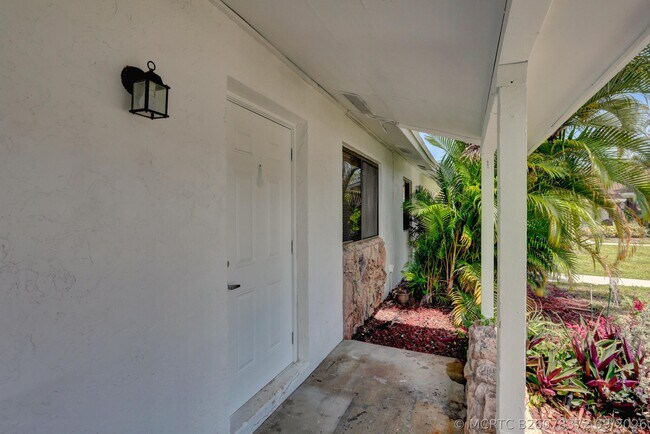 Building Photo - 9184 Roan Ln