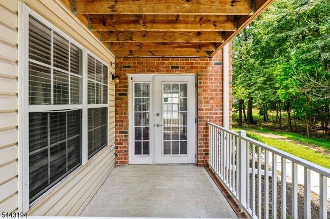 Building Photo - 230 Vasser Dr
