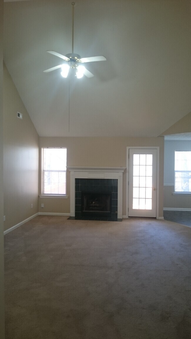 Living Room - 715 Beaver Run Trce