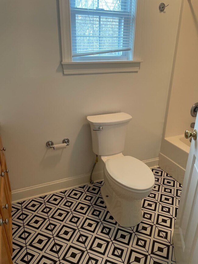 Building Photo - 2812 Kecoughtan Rd