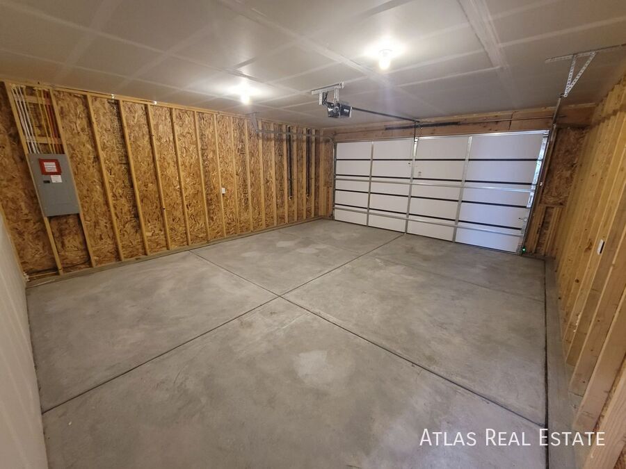 Building Photo - 829 S Laurue Dr
