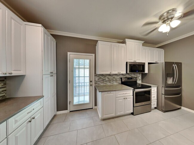 Building Photo - Captivating Condo in the Royale Orleans Ea...