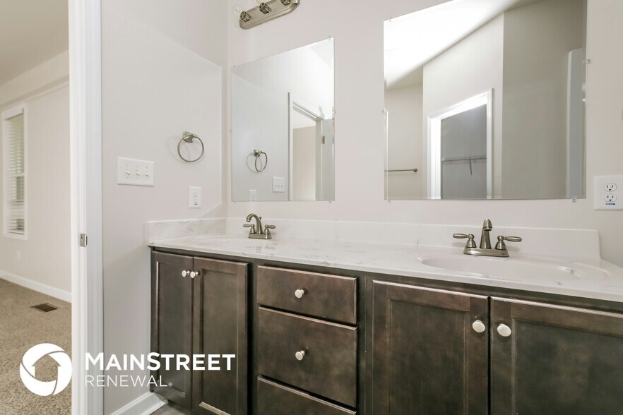 Building Photo - 190 Alcock Ln