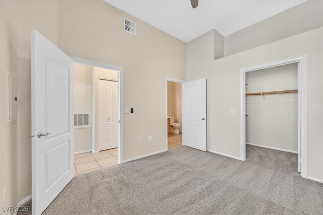 Building Photo - 2305 W Horizon Ridge Pkwy