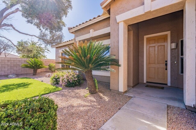 Building Photo - 1245 E San Carlos Way