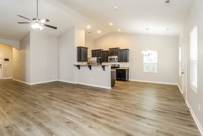 Building Photo - 2521 Meadow Crossing Dr
