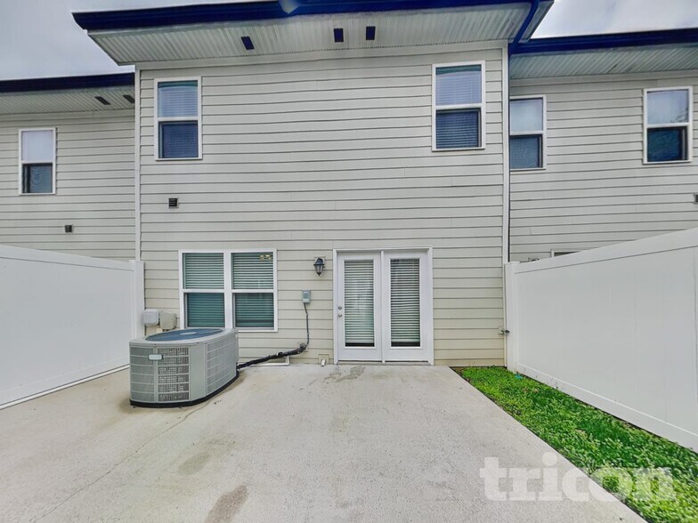 Building Photo - 406 Riverwood Ct