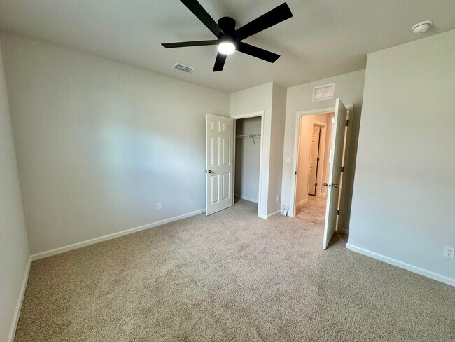 Building Photo - 490 Sea Spray Dr