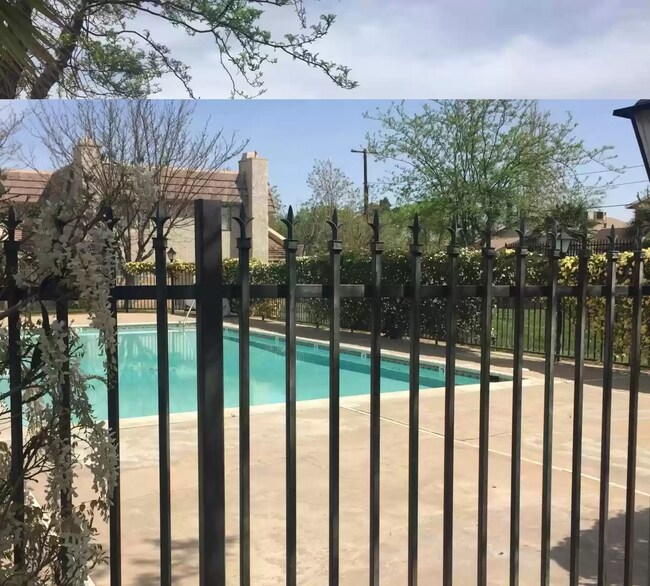 Building Photo - 424 W Avenue J5