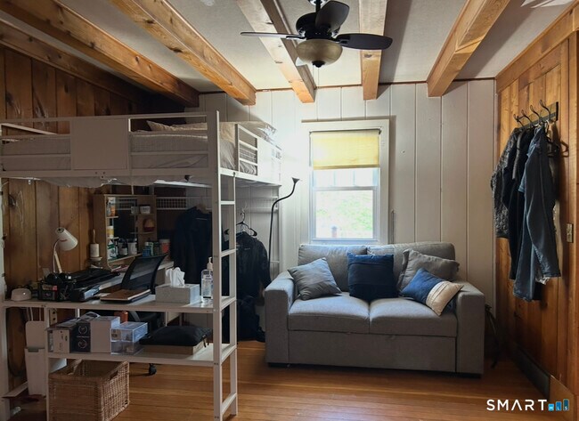 Building Photo - 16 Flak Ln