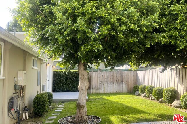 Building Photo - 4545 Matilija Ave