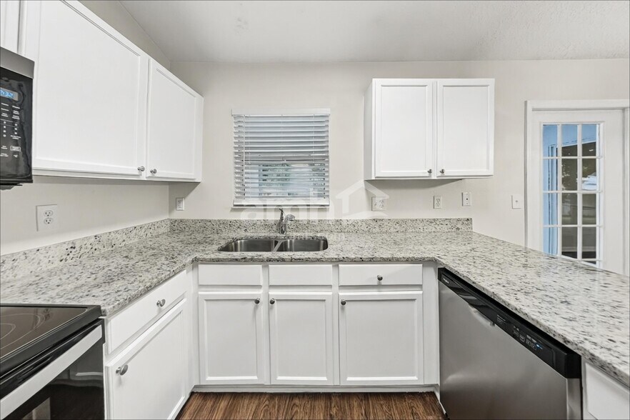 Building Photo - 331 Valley Edge Dr