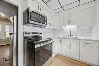 Building Photo - Bright and Airy 1-Bedroom with Private Ent...