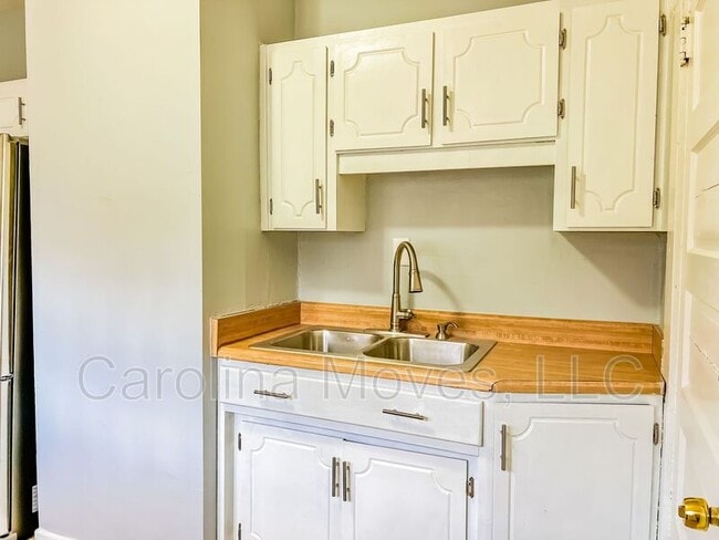 Building Photo - 771 Maple St