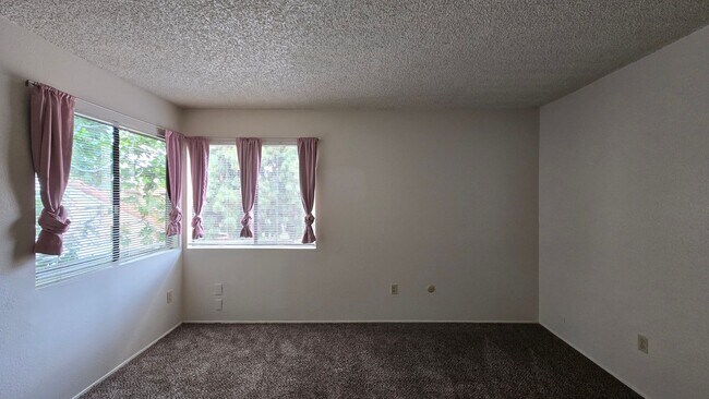 Building Photo - 4147 Pinewood Lake Dr