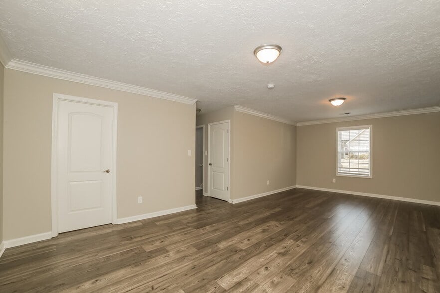 Building Photo - 104 Rockefeller Ln