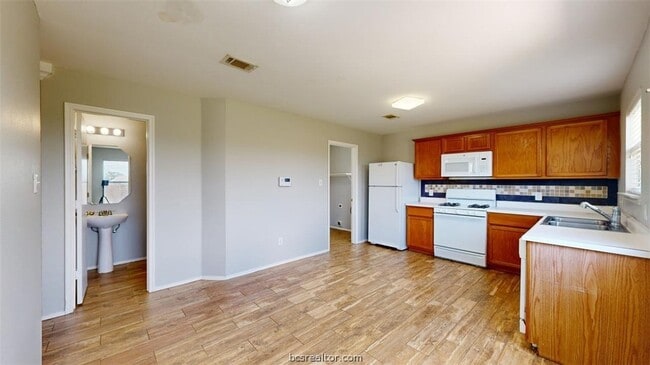 Building Photo - 15214 Meredith Ln