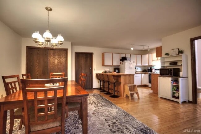 Building Photo - 100 S Marquette St