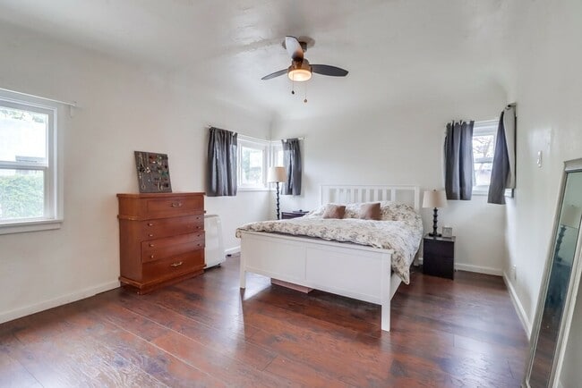Building Photo - 3891 Superba St