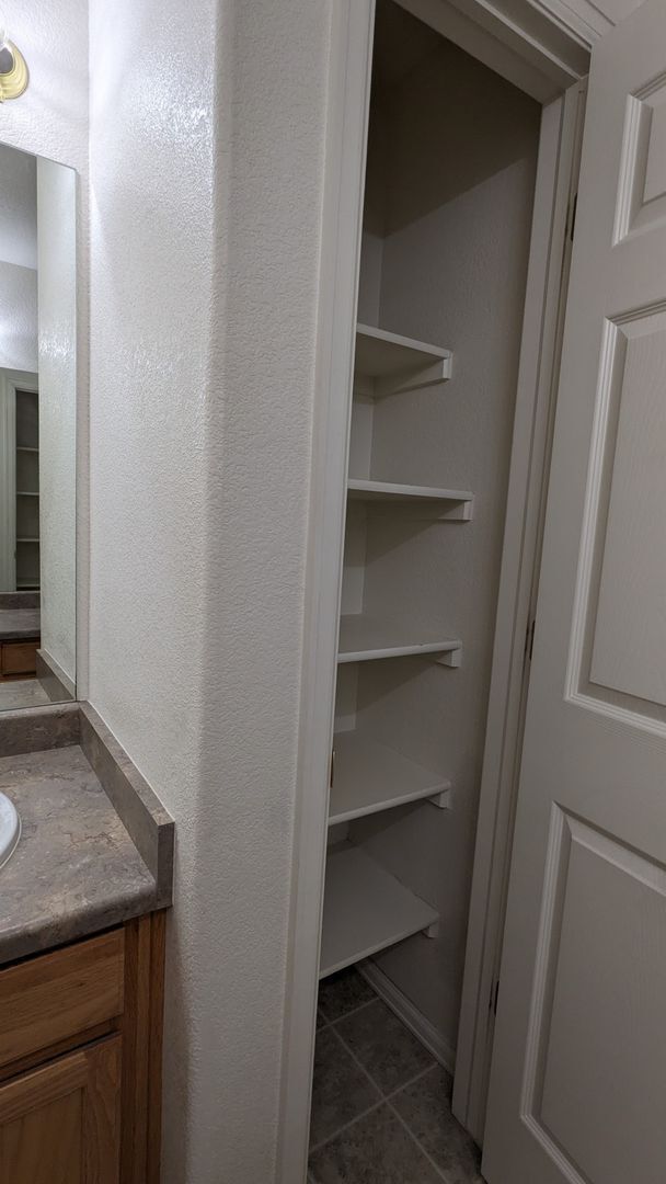 Building Photo - RANCH 3 BED/3 BATH PATIO HOME WITH MAIN FL...