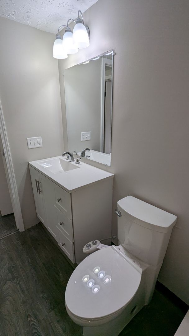 Building Photo - MN Cedar Village (833)