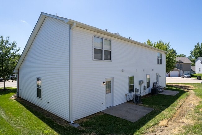 Building Photo - 3531-3533 Prescott Dr.