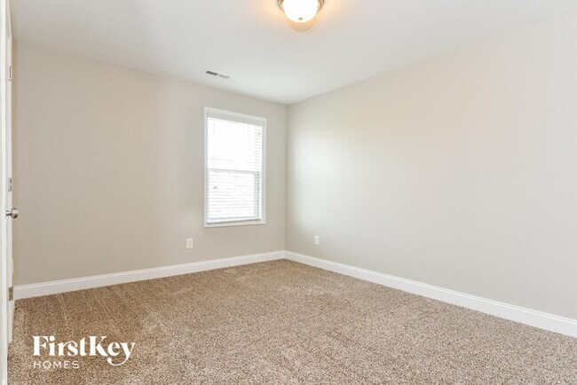 Building Photo - 743 Breeders Cup Dr