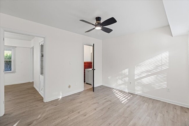 Building Photo - 114 Millbrook Dr