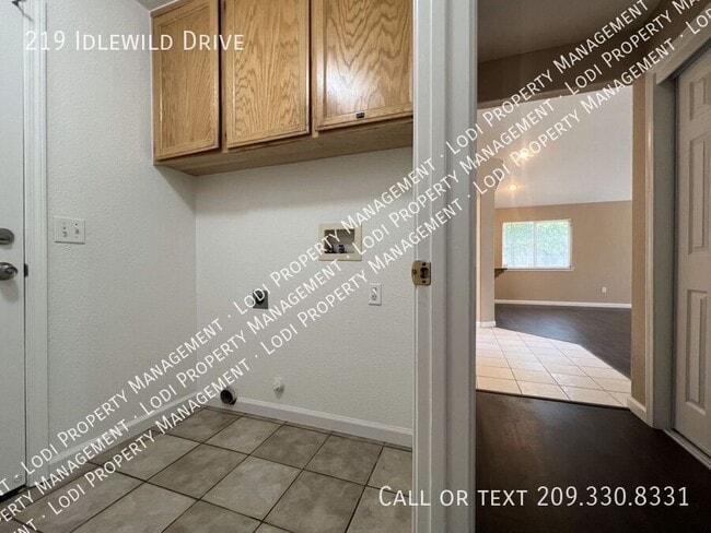 Building Photo - 219 Idlewild Dr