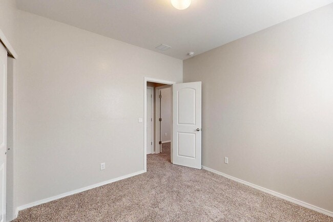 Building Photo - Charming 3 bedroom, 2 bath home in East El...
