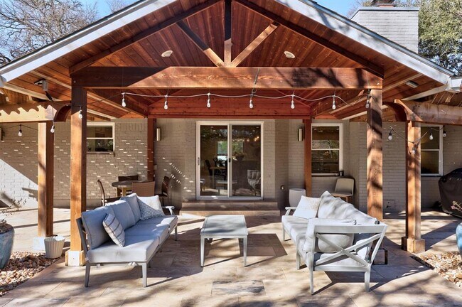 Building Photo - 9707 Bordeaux Ln