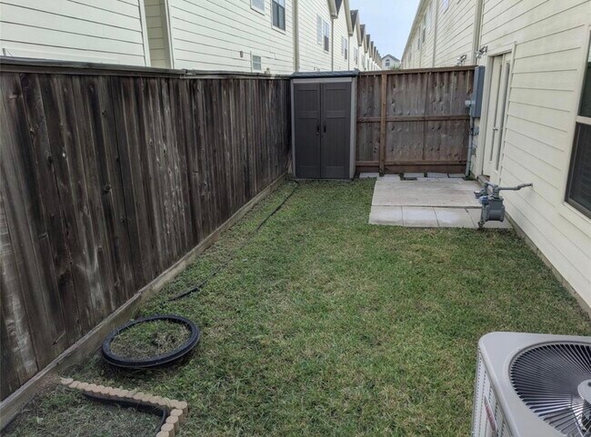 Building Photo - 3730 Main Poplar Dr