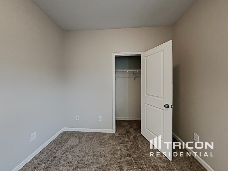 Building Photo - 346 Crandon Rd